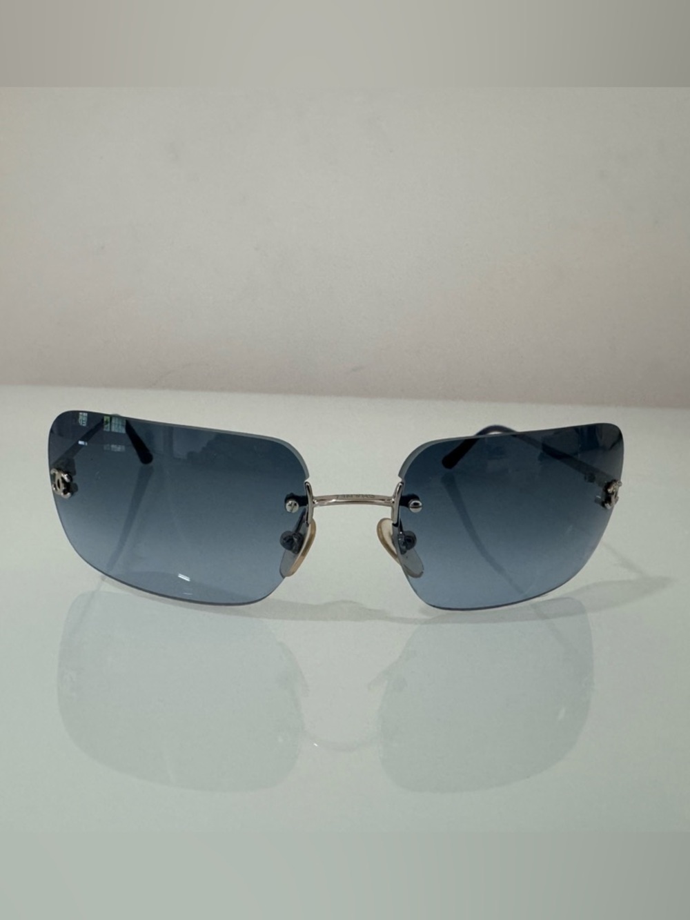 Vintage CHANEL Silver-Trim Rimless Sunglasses with Blue Gradient Lenses - Picture 2 of 11